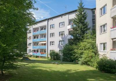 Ihr Plus an Wohnkomfort: Einbauküche, Designboden und Loggia · frei ab 01.12.2026
