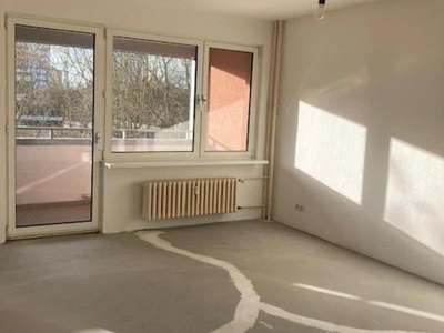 Großzügig geschnittene 2 Zimmerwohnung in Lichterfelde! Ohne WBS!