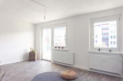 Erdgeschosswohnung mit Balkon nahe Schlossteich