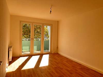 Sanierte 3-Raum-Wohnung mit Balkon · Dessau-Süd · Verfügbarkeit: sofort