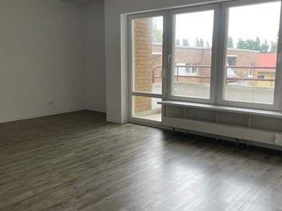 renovierte 3,5-Zimmer-Wohnung mit Einbauküche und neuen Fenster
