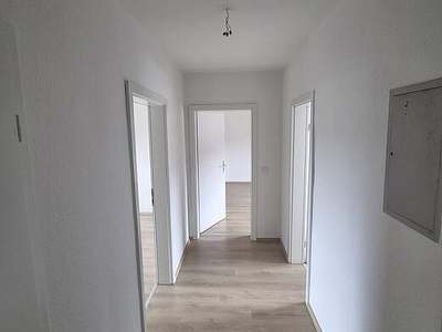 Frisch gestrichene 3 Zimmer-Wohnung mit Laminat in Castrop-Rauxel Habinghorst