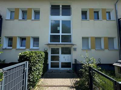 Hier wird Entspannung groß geschrieben: renovierte 2,5 Raum Wohnung mit Tageslichtbad und Balkon!