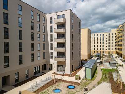 Geräumiger Neubau im Gartenfeld im Erstbezug mit Fußbodenheizung