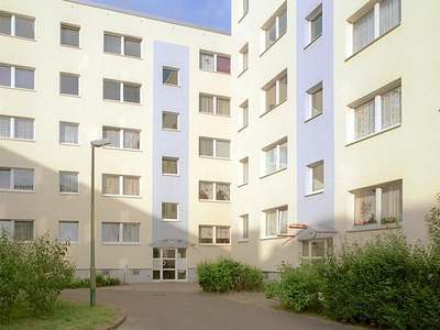Renovierungsbedürftige 5-Zimmer-Wohnung mit 2 Balkone