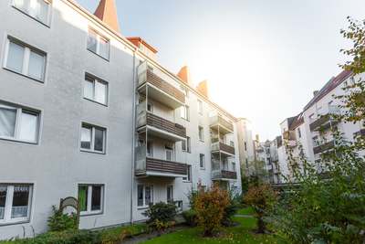Günstige 2-Zimmer-Wohnung mit Balkon in Bremerhaven-Lehe · frei ab 01.12.2026 · Genossenschaft – Mitgliedschaft erforderlich · Genossenschaftsanteile 930,00 €