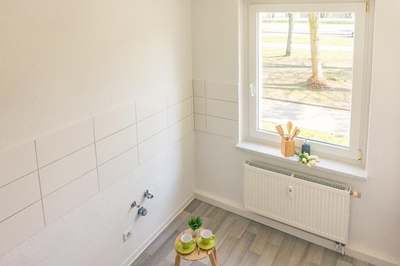 Hier lädt ein großer Balkon zum gemeinsamen Verweilen ein · frei ab 01.11.2026