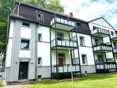 Wohnen in parkähnlicher Umgebung: großzügige 2-Zimmer-Wohnung mit besonderem Charme