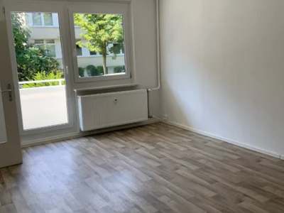 Frisch sanierte 2-Zimmerwohnung mit ebenerdigem Eingang, Aufzug und Wohnküche · frei ab 15.12.2026