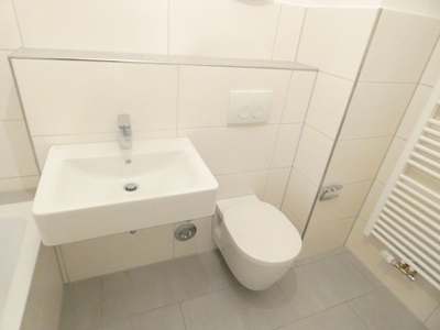 Modernisierte 2-Zi-Wohnung mit Loggia und zusätzlichem Mansardenraum
