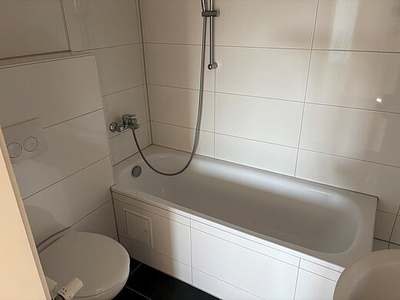 2-Zimmer-Wohnung in Velbert mit modernem Bad und Laminatboden