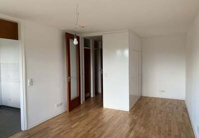 Gemütliche 1-Zimmer-Wohnung mit Loggia und in U-Bahn Nähe! · frei ab 16.11.2026
