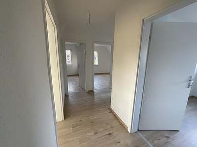 Frisch sanierte 3-Zimmer-Wohnung im Dachgeschoss mit Wanne in Wilhelmshaven City