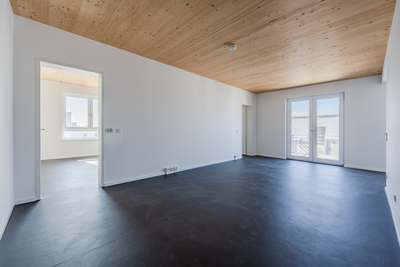 Helle 3 Zimmer Wohnung im Dachgeschoss - Aufzug, Balkon und Badewanne