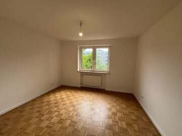 Helle 3-Zimmer-Wohning mit Blick ins grüne in ruhiger Lage von Neuperlach Süd · frei ab 01.09.2026