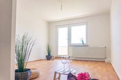 3-Raum-Wohnung mit Balkon nahe Eissportzentrum