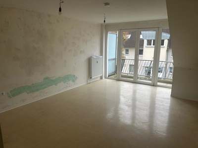 Helle 3-Zimmer-Wohnung mit großem Badezimmer inkl PKW Stellplatz