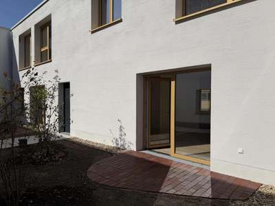 Erstbezug-Qualität mit eigener Terrasse: 4-Zimmer-Wohnung in Mitte