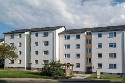 Modernisierte Wohnung in der Teichbreite: 3 Zimmer, Loggia, Duschbad · frei ab 01.01.2027