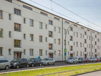 Schnell sein lohnt sich - sanierte 2-Zimmerwohnung mit Vinylboden und Balkon!