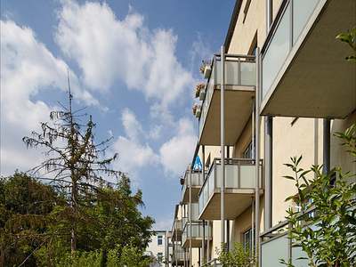 Alles was man braucht: ca 30 m2 Wohnzimmer+ ca 8,5 m2 großem Balkon!