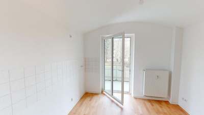 Helle 2-Raum-Wohnung mit Balkon in zentraler Lage