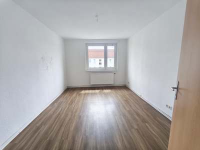 Drei Zimmer*Balkon*Modernes Badezimmer und Einbauküche