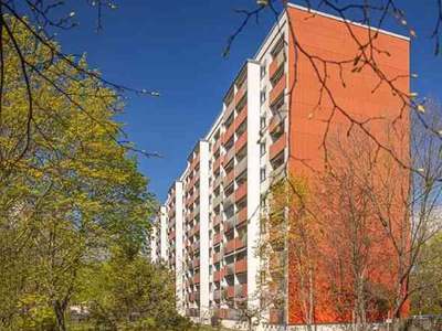 Etwas besonderes: weitläufige 3-Zimmer-Wohnung mit Balkon