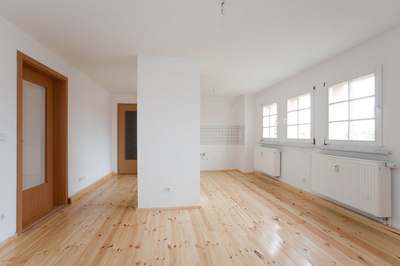 Himmel überm Kopf, Grün vor der Tür: Wunderschöne 3-Zimmer-Dachgeschosswohnung mit Garten