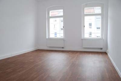 Großzügige Altbauwohnung mit Einbauküche und 2 Bädern