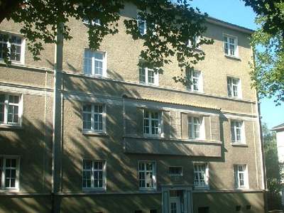 Großzügige 2-Zi-Altbauwohnung mit geräumiger Wohnküche im beliebten Luisenhof