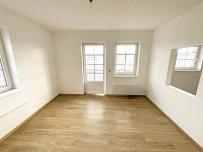 Balkonwohnung mit 3 Zimmern · Top 1