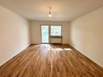 Modernisierte 2,5-Zimmer-Wohnung mit Süd-Loggia zentral in Perlach · frei ab 16.10.2026
