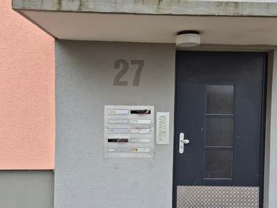 Gut geschnittene und somit große 2-Zimmerwohnung im Dachgeschoss (ohne Aufzug) zu vermieten! · frei ab 04.10.2026