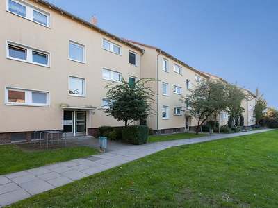 Renovierte 3- Zimmer- Wohnung mit Balkon ab sofort