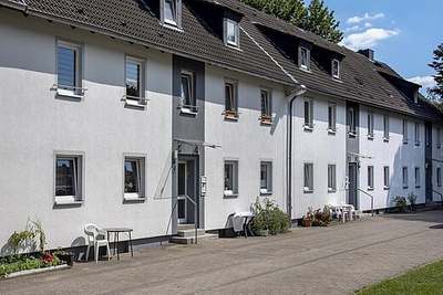 Möbel rein und wohnen mit modernem Wannenbad · frei ab 23.10.2026