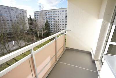 Balkon / Aufzug / Bad mit Fenster · frei ab 01.05.2026