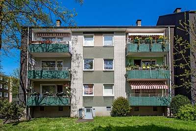 Wir renovieren für Sie - 3,5-Zimmer-Balkon-Wohnung mit neuem Wannenbad und neuem Laminat