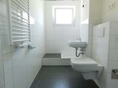WBS: 2 Zimmer Wohnung mit nagelneuem Badezimmer (2 Personen)