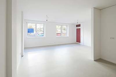 helle Erdgeschosswohnung mit kleiner Terrasse