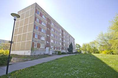 3 Räume, Balkon und Einbauküche...