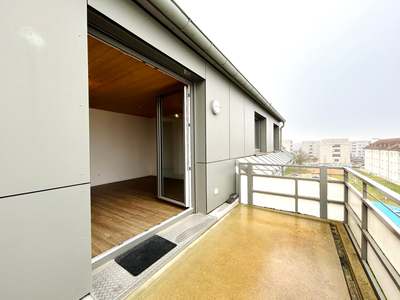 sehr schöne Dachgeschosswohnung (3.OG, ohne Aufzug) auch als WG geeignet, großer Balkon - im Herzen Franklins · Verfügbarkeit: ab sofort