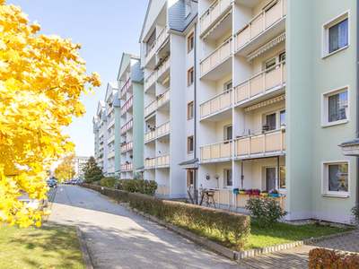 **Frisch renoviert** 3-Zimmer mit Balkon · Friedeburg · 1.OG · frei ab 01.12.2026
