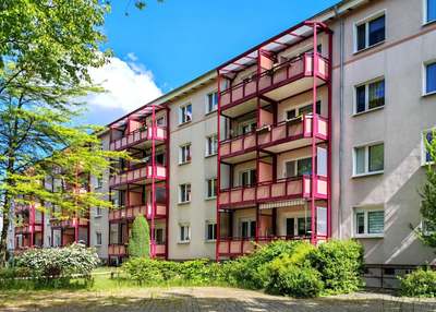3 Zimmer, herrlicher Ausblick - 3-Raumwohnung mit Balkon im WK VI · WK 6