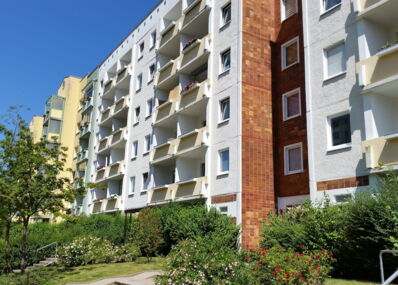 Schöne 3-Raum-Wohnung in Rostock - Schmarl · frei ab 27.11.2026