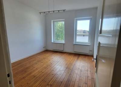 Helle 2-ZW mit Balkon in der Norddeutschen Straße 5 in Kiel zu vermieten-
