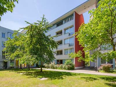 kleines Heim mit kleinem Garten