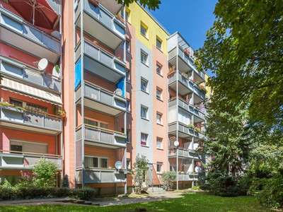 Sofort bezugsfertige 3-Zimmerwohnung mit Balkon und Aufzug in oberster Etage!
