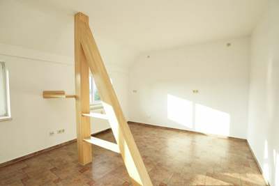 Altbau / Großes Wohnzimmer · frei ab 31.07.2026