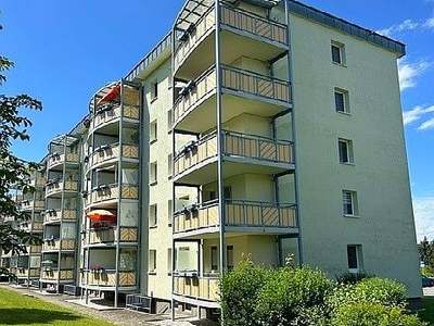 3-Raum-Wohnung mit Balkon · frei ab nach Absprache